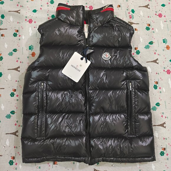 Moncler Padded Logo-Patch Gilet - Picture 5 of 12